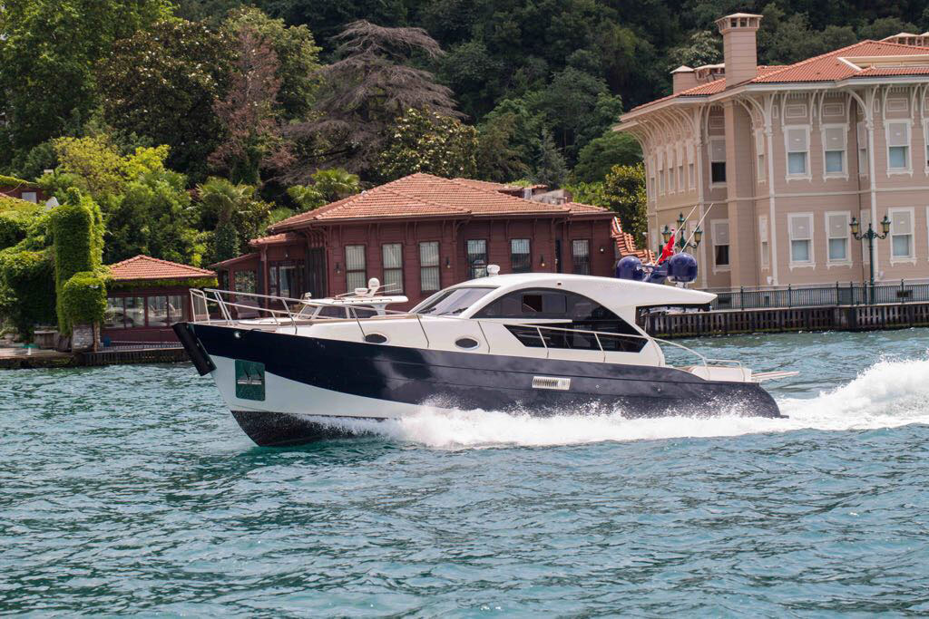YACHT1